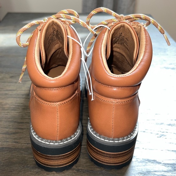 Universal Thread Boots - Picture 2 of 3